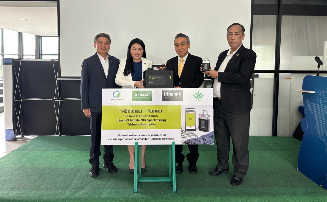 Press photo: Handover Ceremony with Plastics Institute of Thailand 